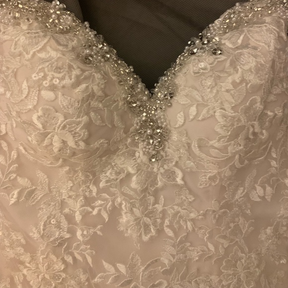 Low back Wedding gown - Picture 9 of 11